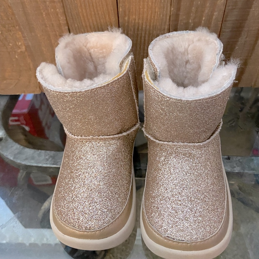 Toddler Ugg Gold Keelan Glitter, size 4,5